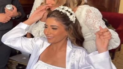 بالصور .. كواليس بكاء ليلى علوي في حفل زفاف ابنة شقيقها