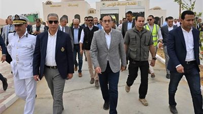 رئيس الوزراء يتفقد مشروعات «حياة كريمة» بمركز يوسف الصديق بالفيوم