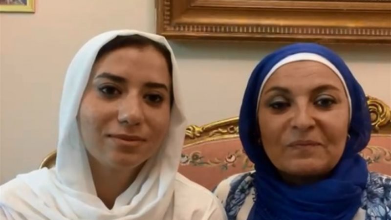 د. هبة قطب وابنتها دينا