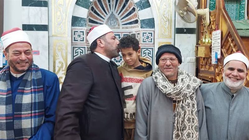 وكيل وزارة الأوقاف بالفيوم يكرم عددا من العاملين بإدارة سنور
