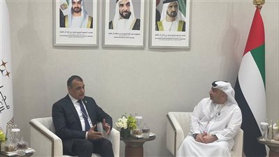 IDEX 2025.. وزير الإنتاج الحربي يتفقد الجناحين الإماراتي والسعودي