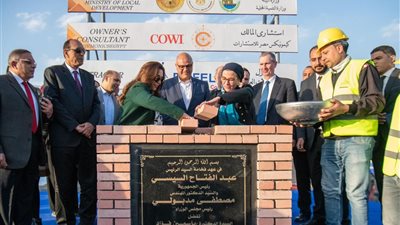 وزيرتا البيئة والتنمية ومحافظ القليوبية يضعون حجر أساس محطة الوسيطة للمخلفات