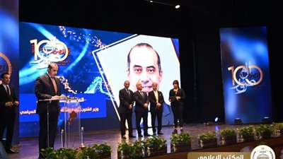 وزير الشئون النيابية يشيد بالدور الحيوي للصحافة والإعلام المستقل