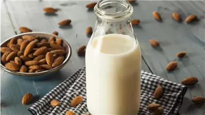 «حليب اللوز».. بديل صحي غني بالفوائد الغذائية
