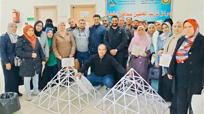 محافظ الدقهلية يتابع تسليم شهادات إتمام دورة تدريبية للعاملين بديوان عام 
