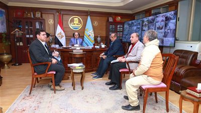  خدمة أهالينا في مقدمة أولوياتي.. محافظ كفر الشيخ يناقش عددا من شكاوى المواطنين 