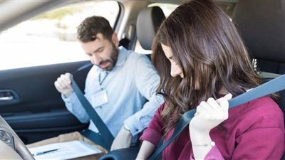هل يتم سحب السيارة لمدة شهرين عند عدم ارتداء حزام الأمان؟
