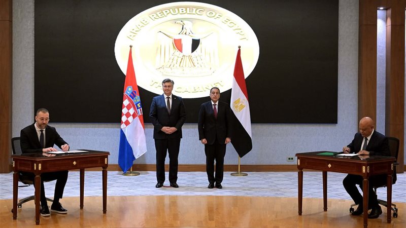 خلال التوقيع 