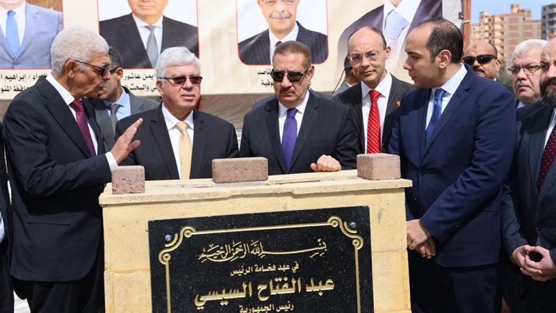 جانب من وضع حجر الأساس 