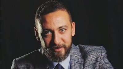 عابد عناني: رحلتي مع الدراما بدأت بفضل نور الشريف في هذا العمل.. فيديو