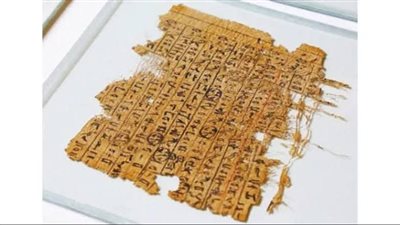 بردية تكشف كذب مزاعم بناء الفضائيين للأهرامات (تفاصيل)