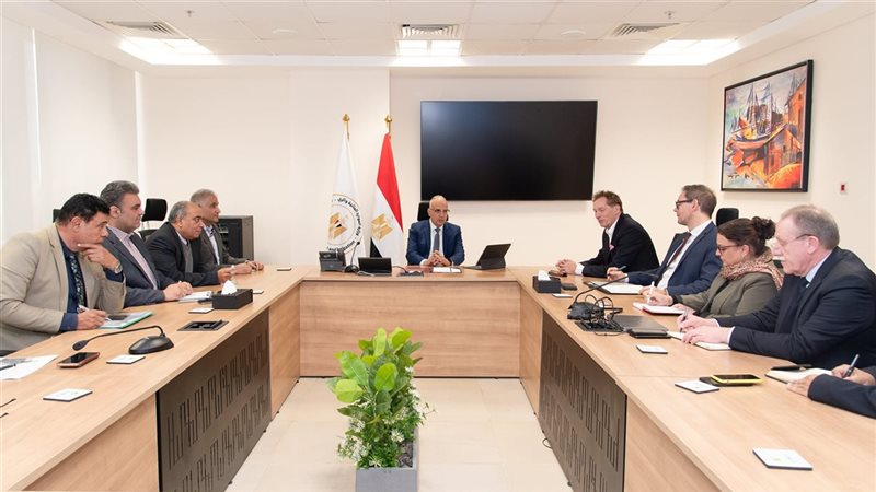 خلال الاجتماع 