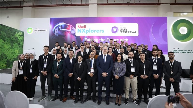 تخريج دفعة شباب دربتهم شركة بي بي البريطانية للبترول