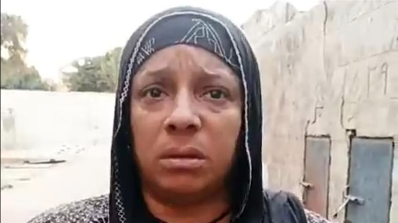 فوقية سيدة مصرية تعمل في دفن الموتى