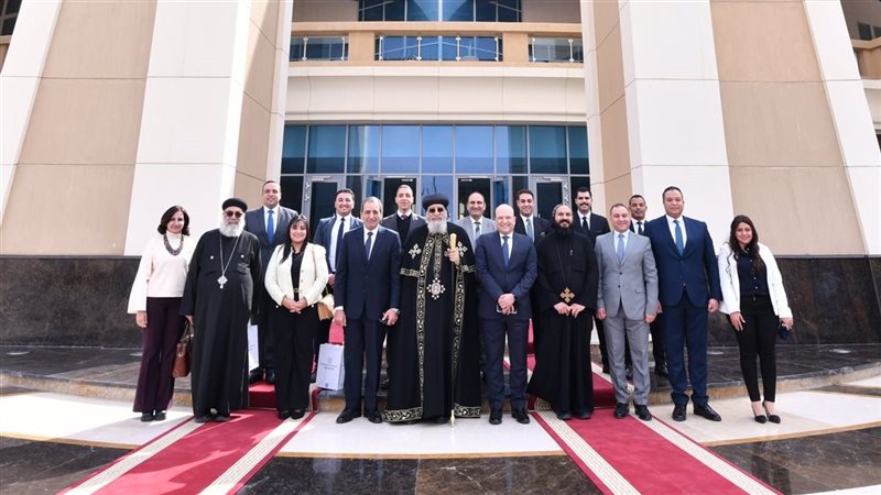البابا تواضروس يزور مجمع الإصدارات المؤمنة والذكية