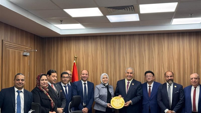 رئيس مصلحة الضرائب خلال إجتماعها