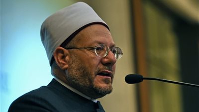مفتي الجمهورية السابق يوضح حكم صلاة التراويح في المنزل
