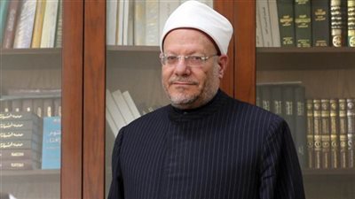 ما حكم وجود صلاتي جماعة في وقت واحد بالمسجد؟ المفتي السابق يجيب