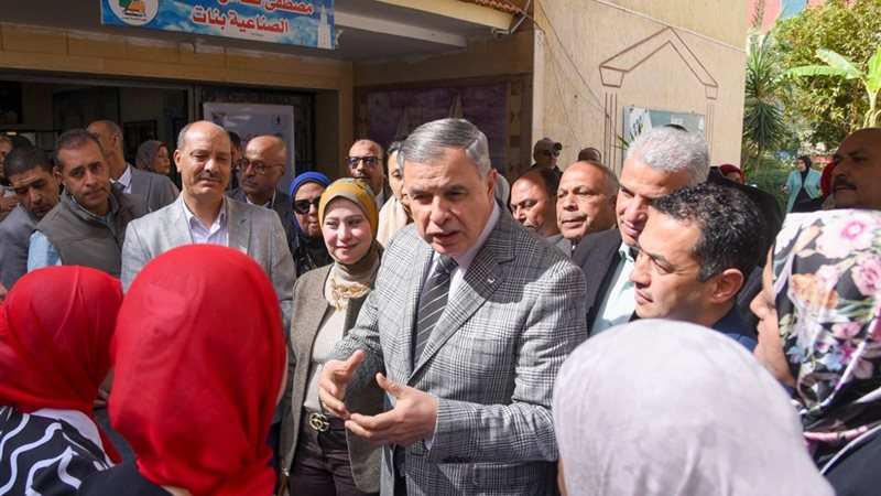 محافظ الإسكندرية خلال افتتاح الملتقي