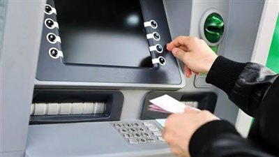  رسوم السحب والاستعلام عن الرصيد من ماكينات ATM بعد قرار البنك المركزي