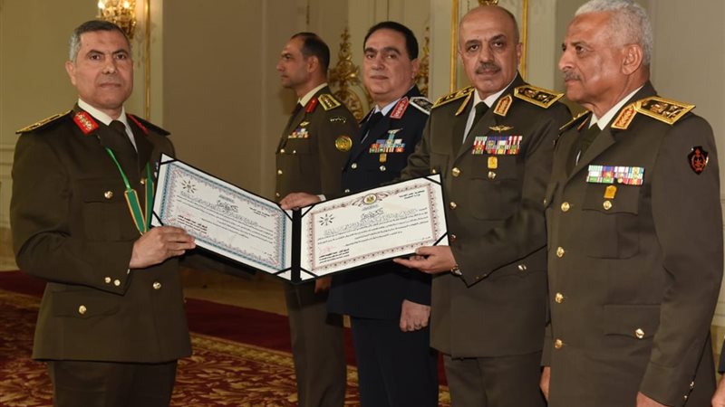 وزير الدفاع 