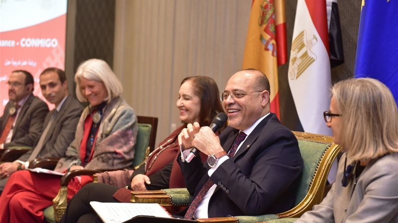 وزير العمل خلال ورشة دولية  لتبادلِ الخبراتِ