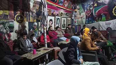 بين الشوطين في نجريج.. مسقط رأس محمد صلاح يتابع تألقه أمام مانشستر سيتي