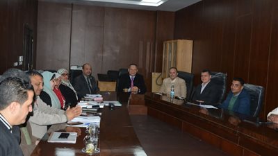رئيس جامعة دمياط يشهد اجتماع لجنة تحديد المقومات الاستثمارية وتقييم الفرص
