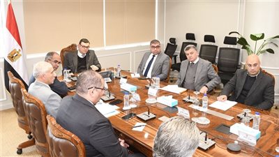وزير الإسكان يلتقي مسئولي «أبناء حسن علام» لمتابعة المشروعات ضمن «حياة كريمة»