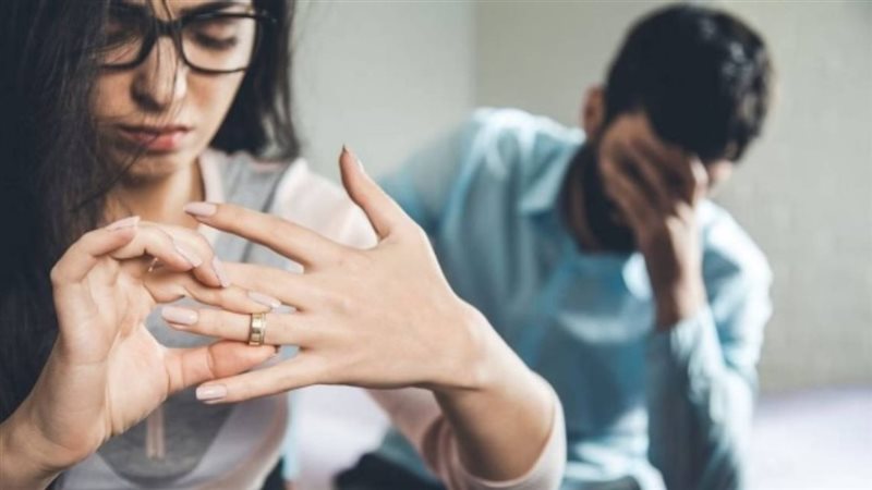 موظفة تبيع أولادها ثم تطالب بمالهم 