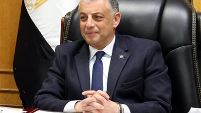 محافظ الإسماعيلية يتابع ملف الخطة العاجلة لتحسين الخصائص السكانية