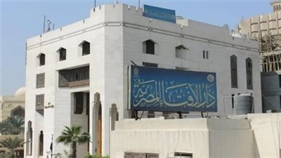 أرفض إنفاق زوجى على المحتاجين من أهله؟.. أمين الفتوى يرد