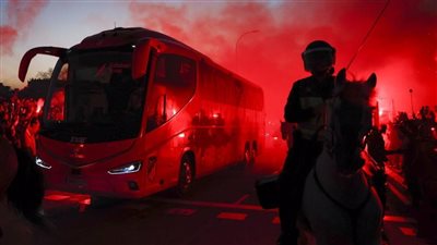 «مرحبا بكم في الجحيم».. جماهير أتلتيكو مدريد تباغت برشلونة وسط جماهيره