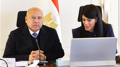 وزيرا الصناعة والتخطيط يناقشان الخطة الاستثمارية لقطاع النقل 2025-2026