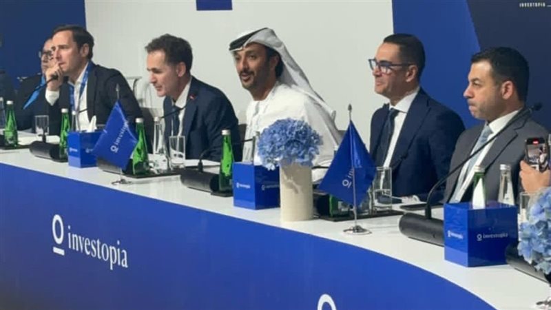 وزير الاستثمار خلال لقائه الشركات العالمية بالإمارات