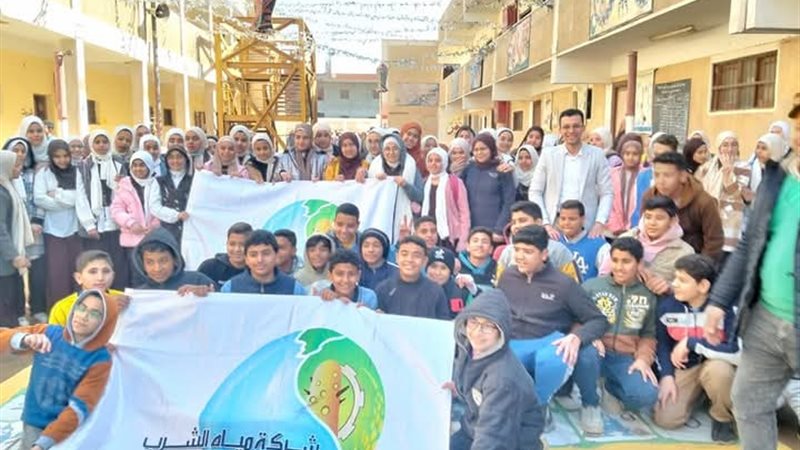 جانب من الأنشطة التوعوية داخل المدارس 