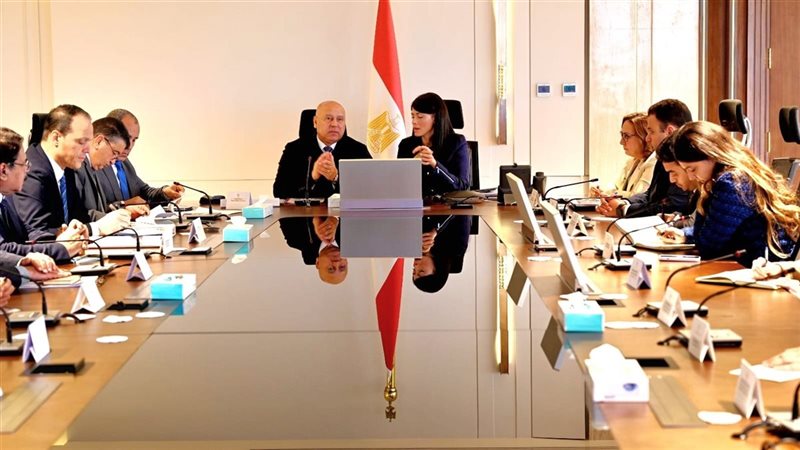 وزيرا التخطيط والصناعة