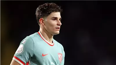جوليان ألفاريز يشعل أوروبا.. صراع ثلاثي لخطف نجم أتلتيكو مدريد