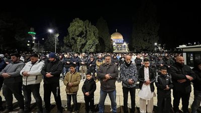 70 ألفا يؤدون صلاة التراويح في رحاب المسجد الأقصى (فيديو) 