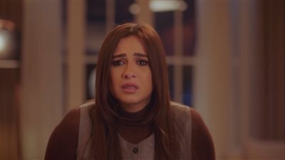 شفاه ياسمين عبد العزيز في «وتقابل حبيب» تثير الجدل