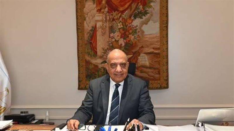 الدكتور محمود عصمت وزير الكهرباء 