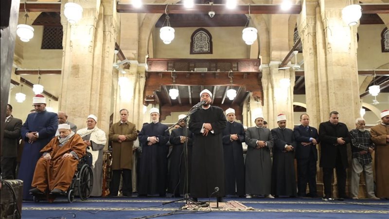 صلاتا العشاء والتراويح في الجامع الأزهر