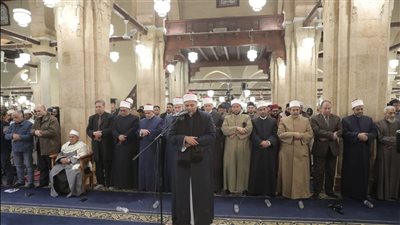 آلاف المصلين يؤدون التراويح بالأزهر في ثالث ليالي رمضان