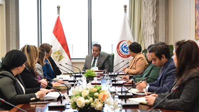 وزير الصحة يبحث مع رئيس مجلس السكان الدولي تعزيز التعاون في مجال تنمية الأسرة