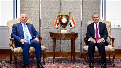 وزير الخارجية ونظيره العراقي يستعرضان الاستعداد للقمة العربية الطارئة