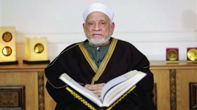 أحمد عمر هاشم: حب آل بيت النبي ليس بالمظاهر (فيديو)