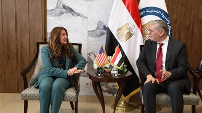 وزير البترول يبحث مع السفيرة الأمريكية تعزيز التعاون المشترك