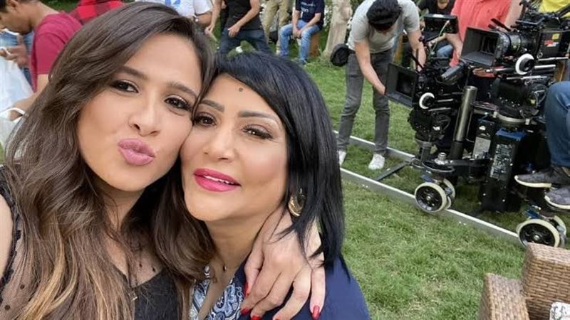الفنانة بدرية طلبة وياسمين عبد العزيز