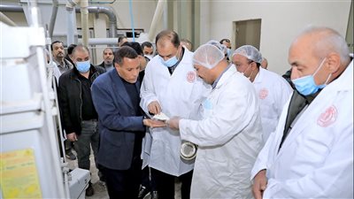 جولات ميدانية لمحافظ سوهاج بمطاحن مصر العليا