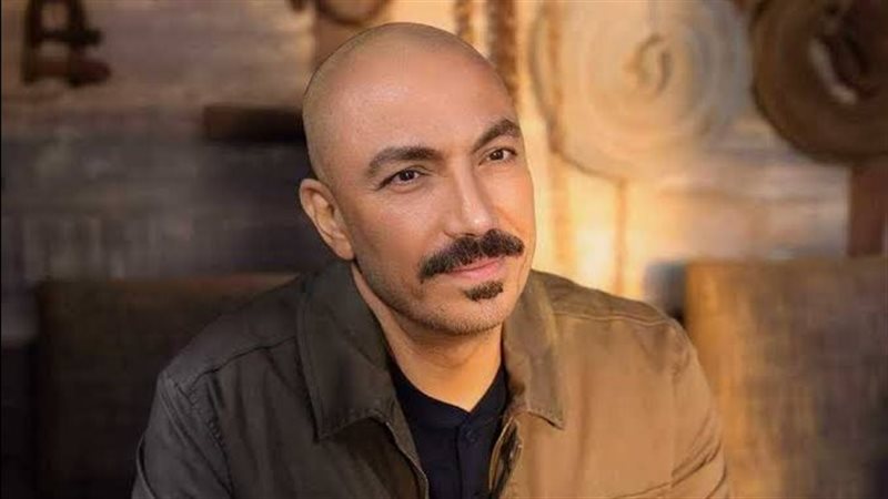 الفنان طارق لطفي،